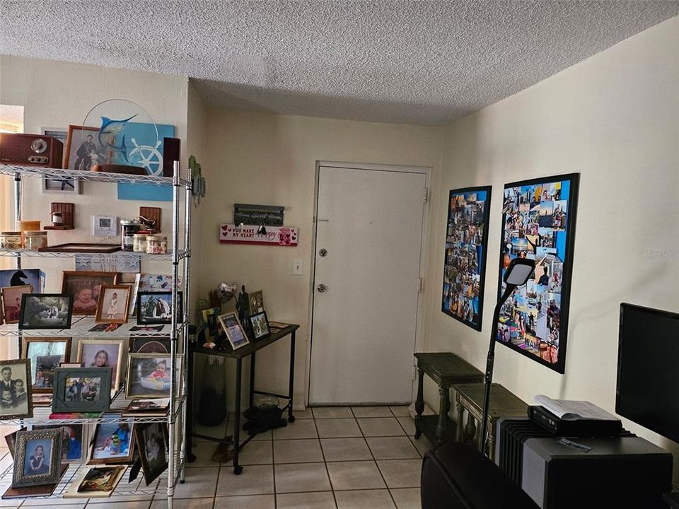 For Sale: $97,000 (1 beds, 1 baths, 739 Square Feet)