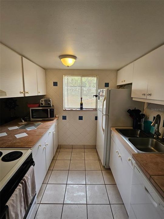 For Sale: $97,000 (1 beds, 1 baths, 739 Square Feet)
