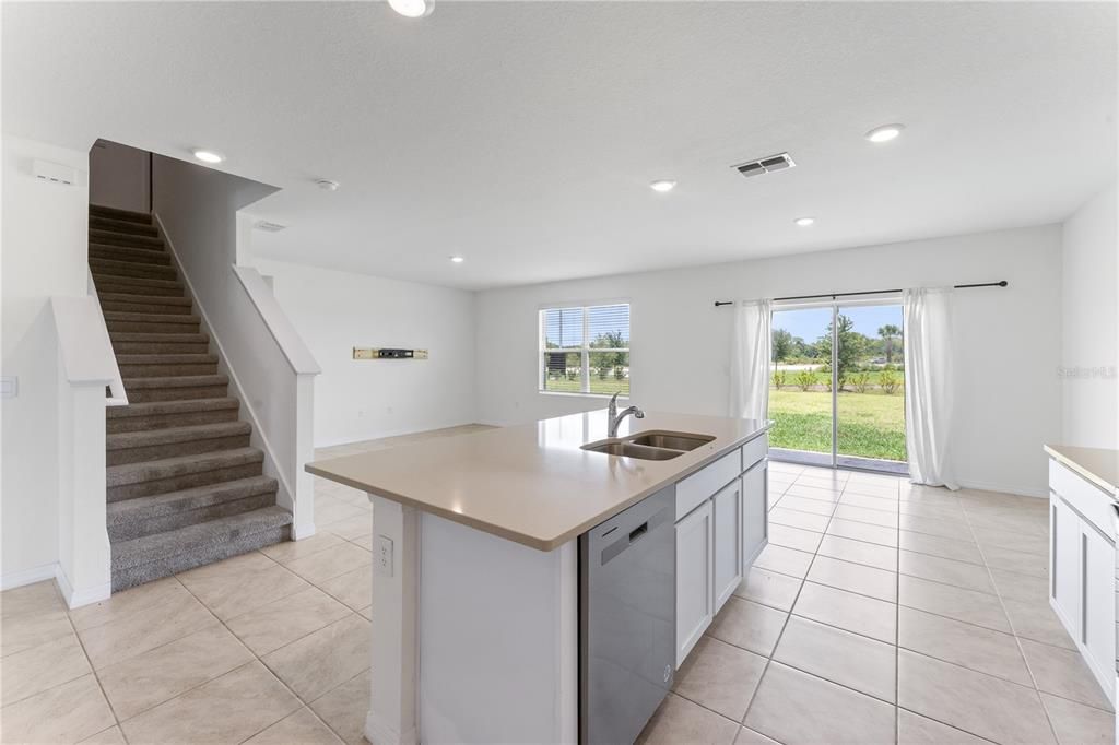 For Rent: $2,850 (5 beds, 3 baths, 2670 Square Feet)