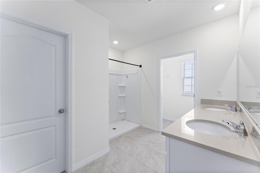 For Rent: $2,850 (5 beds, 3 baths, 2670 Square Feet)