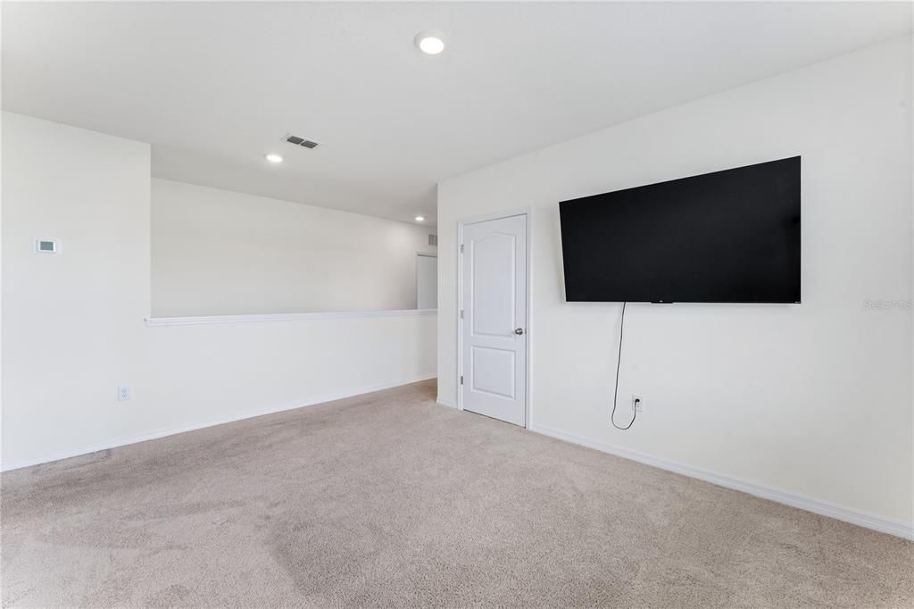 For Rent: $2,850 (5 beds, 3 baths, 2670 Square Feet)