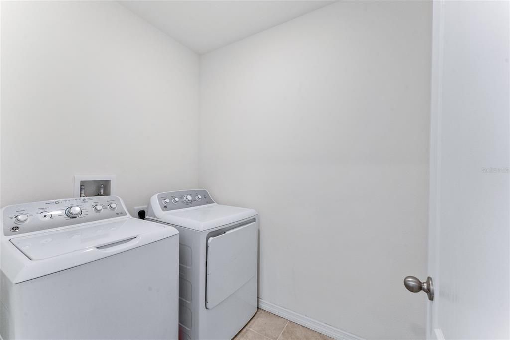 For Rent: $2,850 (5 beds, 3 baths, 2670 Square Feet)