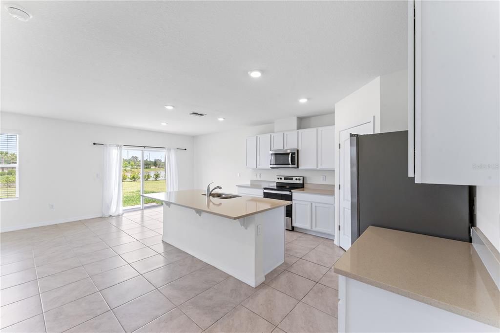 For Rent: $2,850 (5 beds, 3 baths, 2670 Square Feet)