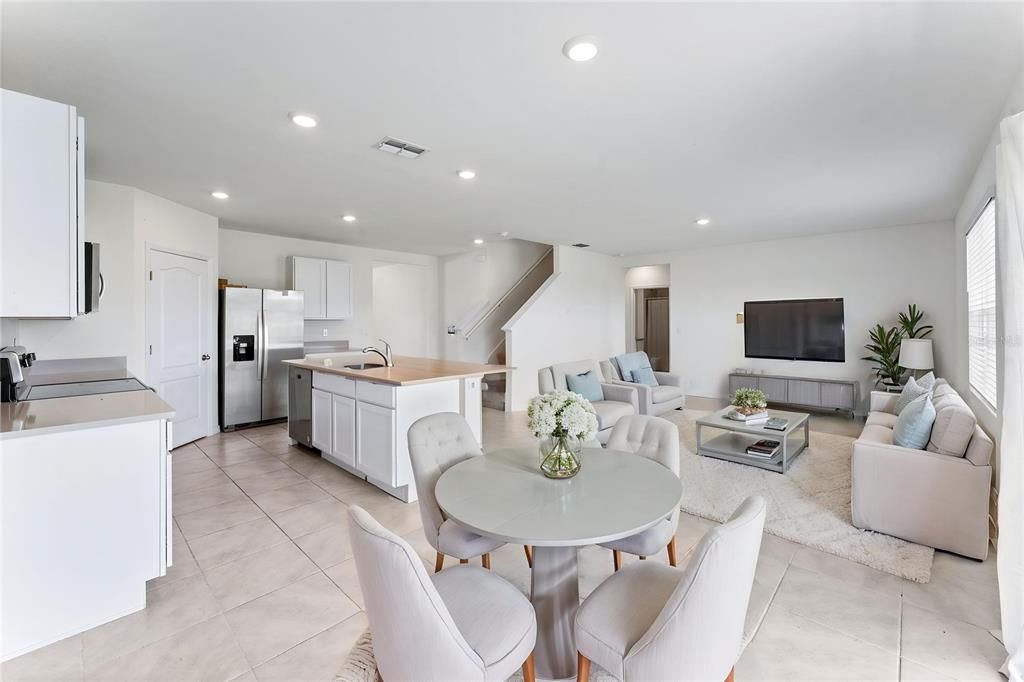 For Rent: $2,850 (5 beds, 3 baths, 2670 Square Feet)