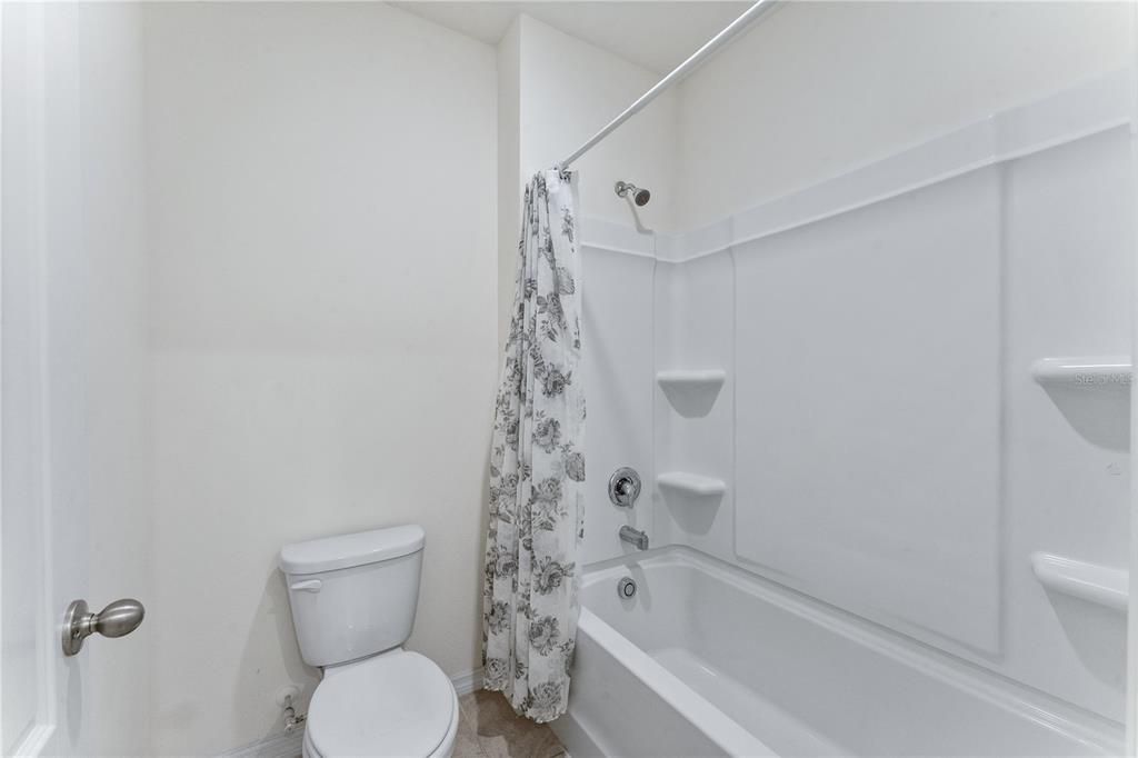 For Rent: $2,850 (5 beds, 3 baths, 2670 Square Feet)