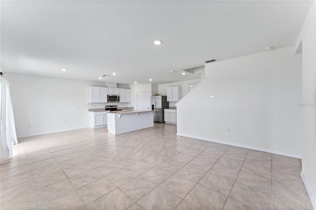 For Rent: $2,850 (5 beds, 3 baths, 2670 Square Feet)