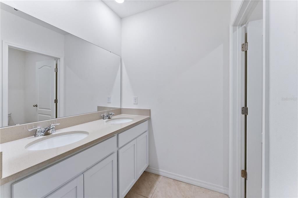 For Rent: $2,850 (5 beds, 3 baths, 2670 Square Feet)