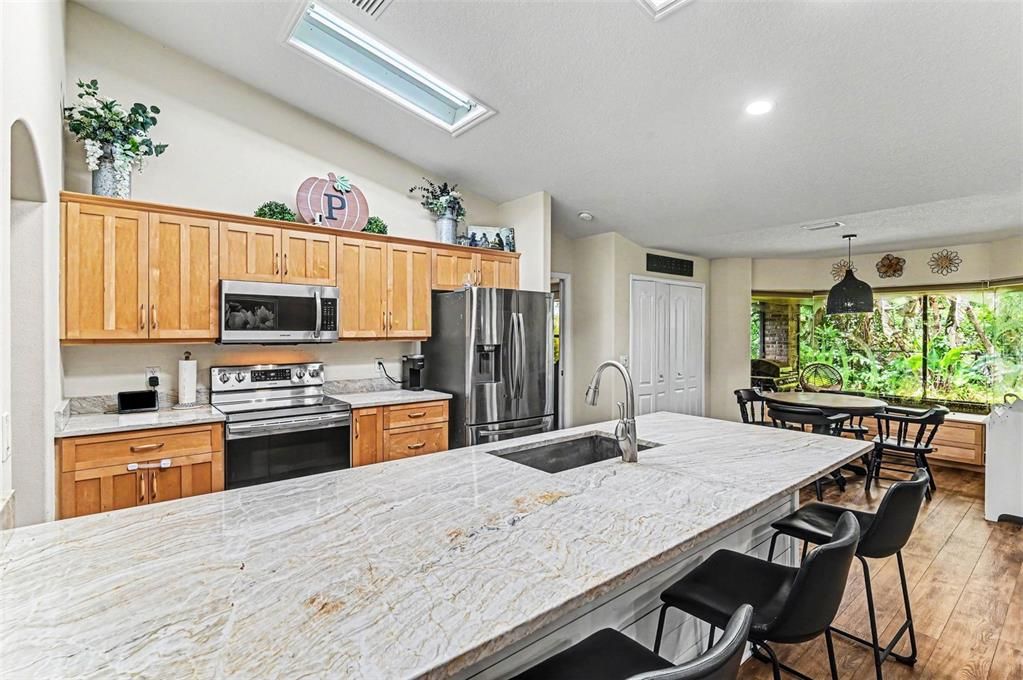 En Venta: $450,000 (3 camas, 2 baños, 2132 Pies cuadrados)