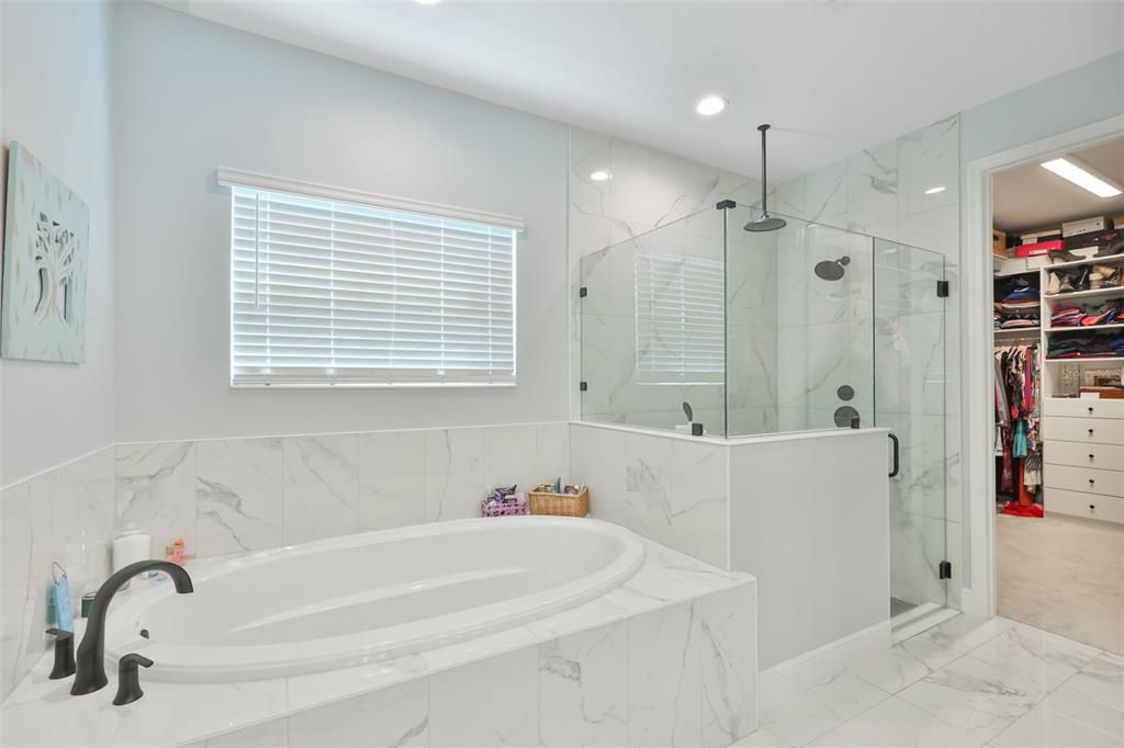 For Sale: $875,000 (6 beds, 4 baths, 3609 Square Feet)