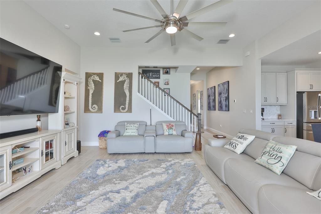 For Sale: $875,000 (6 beds, 4 baths, 3609 Square Feet)