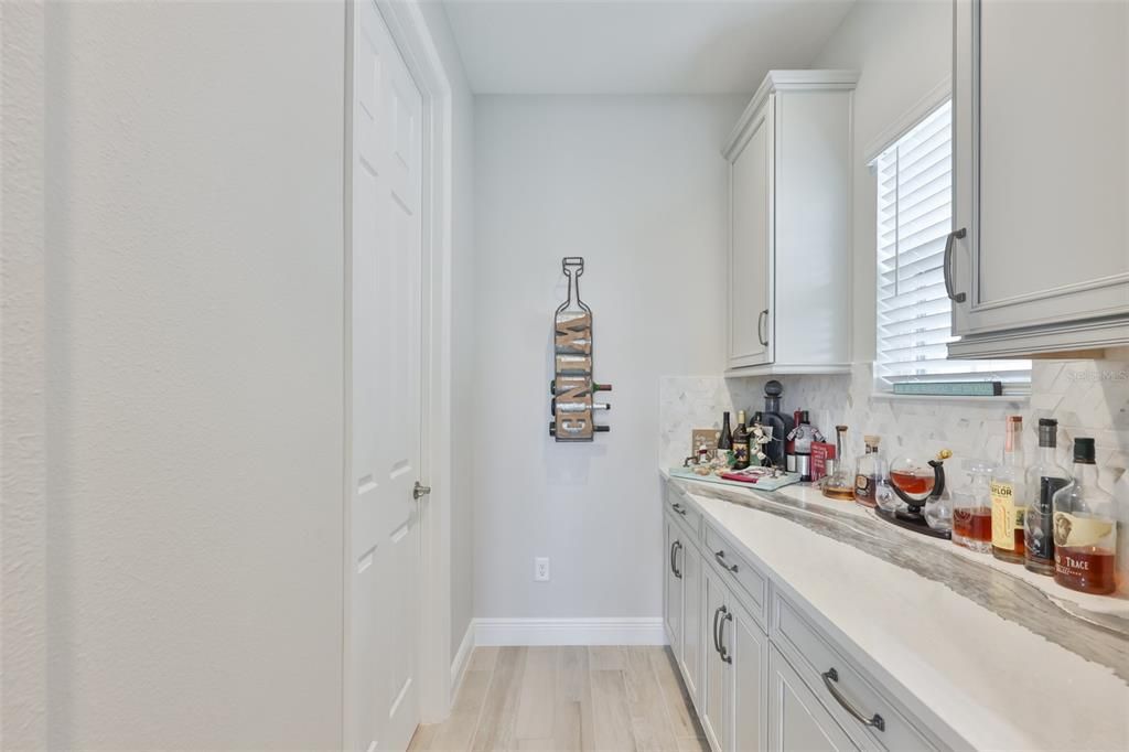 For Sale: $875,000 (6 beds, 4 baths, 3609 Square Feet)
