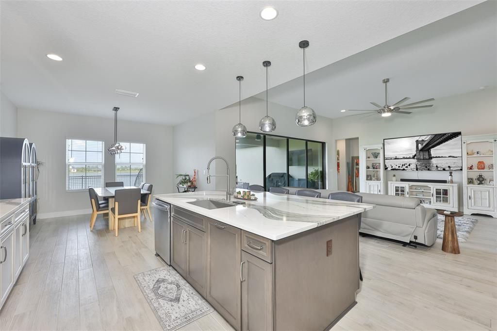 For Sale: $875,000 (6 beds, 4 baths, 3609 Square Feet)