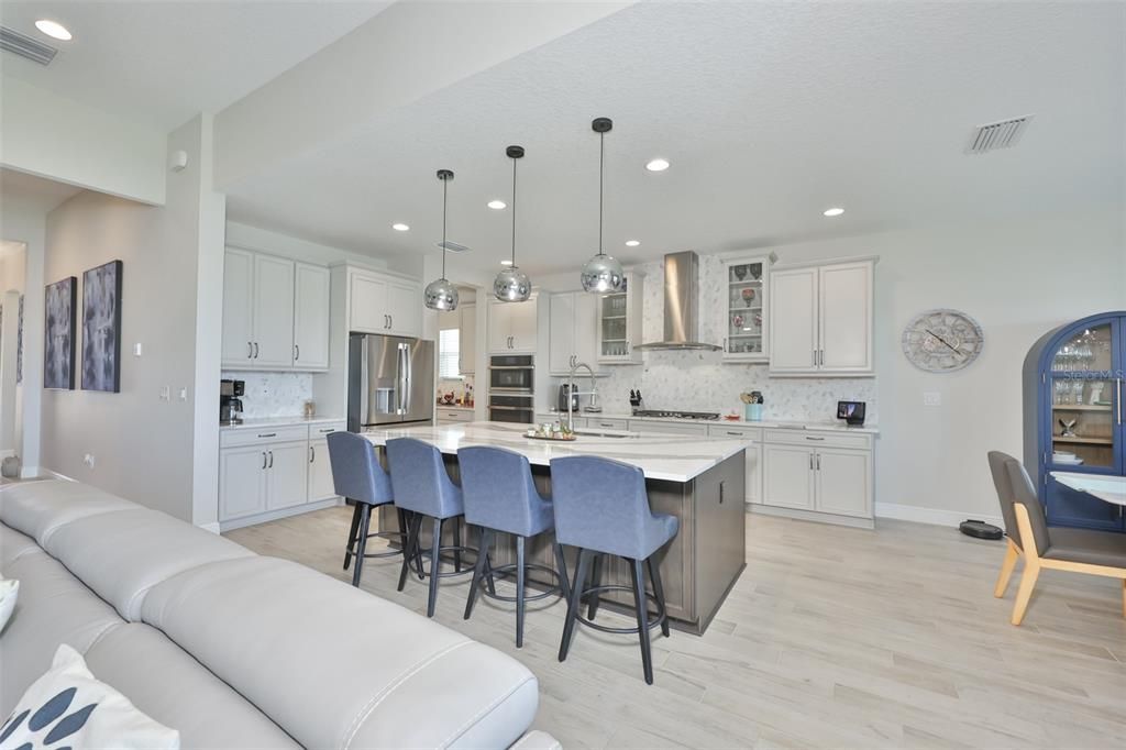 For Sale: $875,000 (6 beds, 4 baths, 3609 Square Feet)