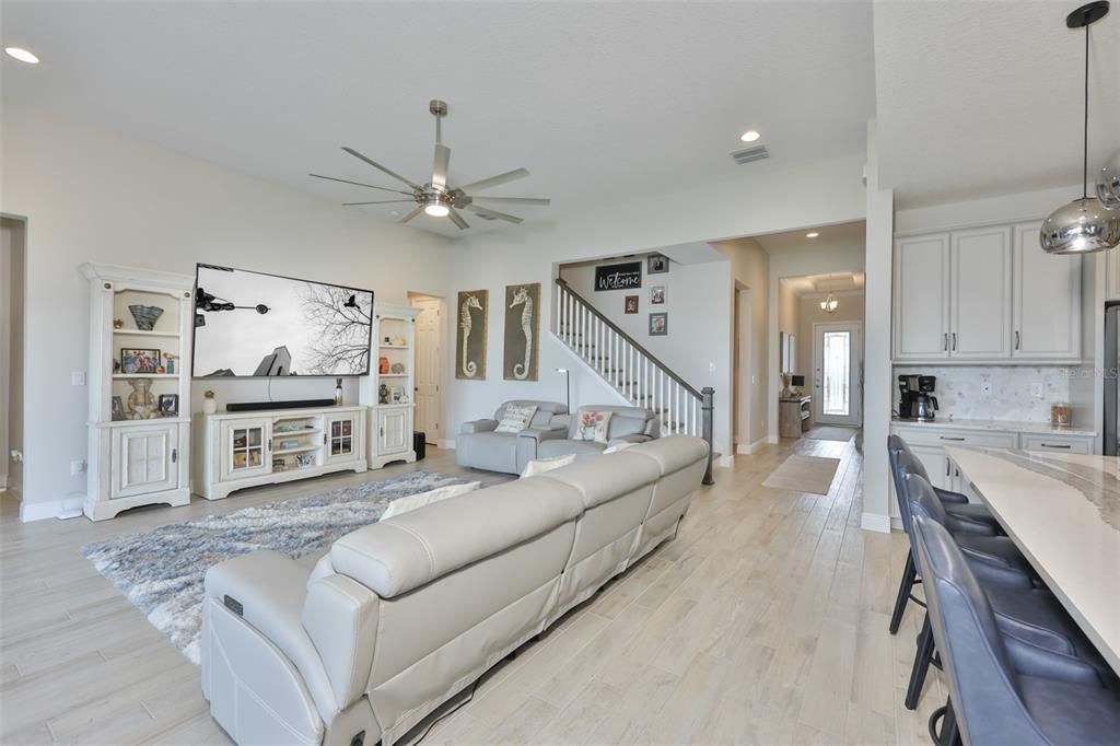 For Sale: $875,000 (6 beds, 4 baths, 3609 Square Feet)