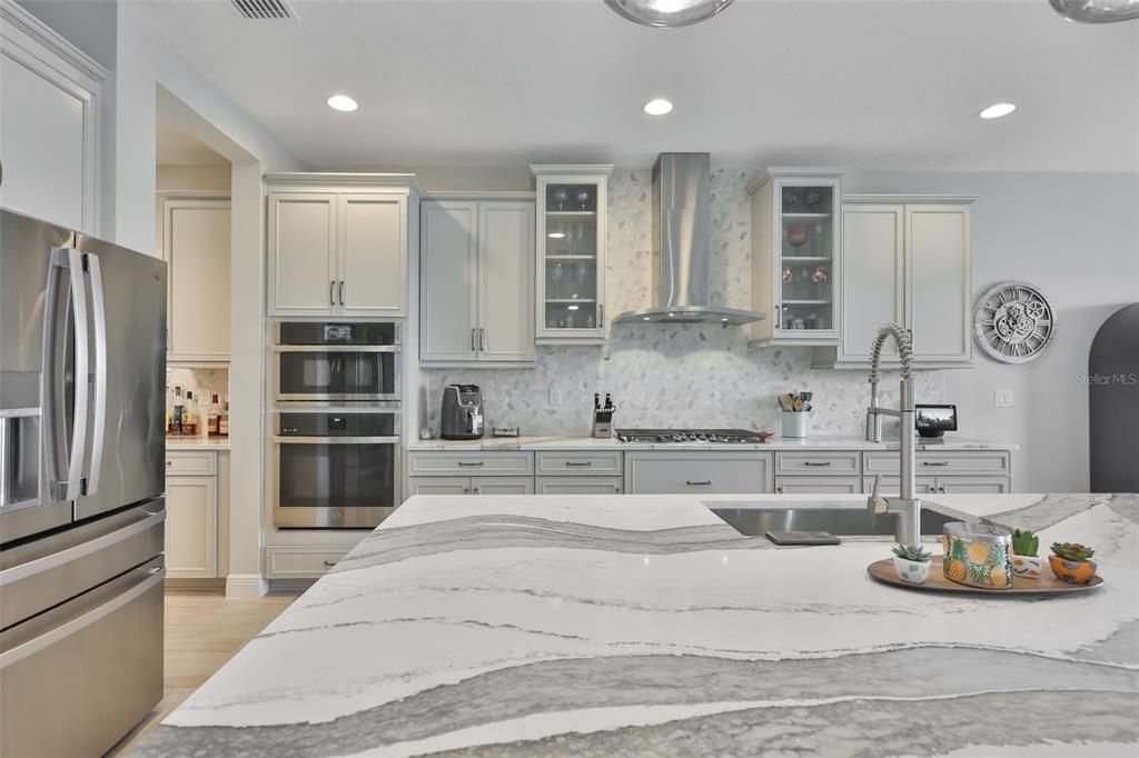 For Sale: $875,000 (6 beds, 4 baths, 3609 Square Feet)