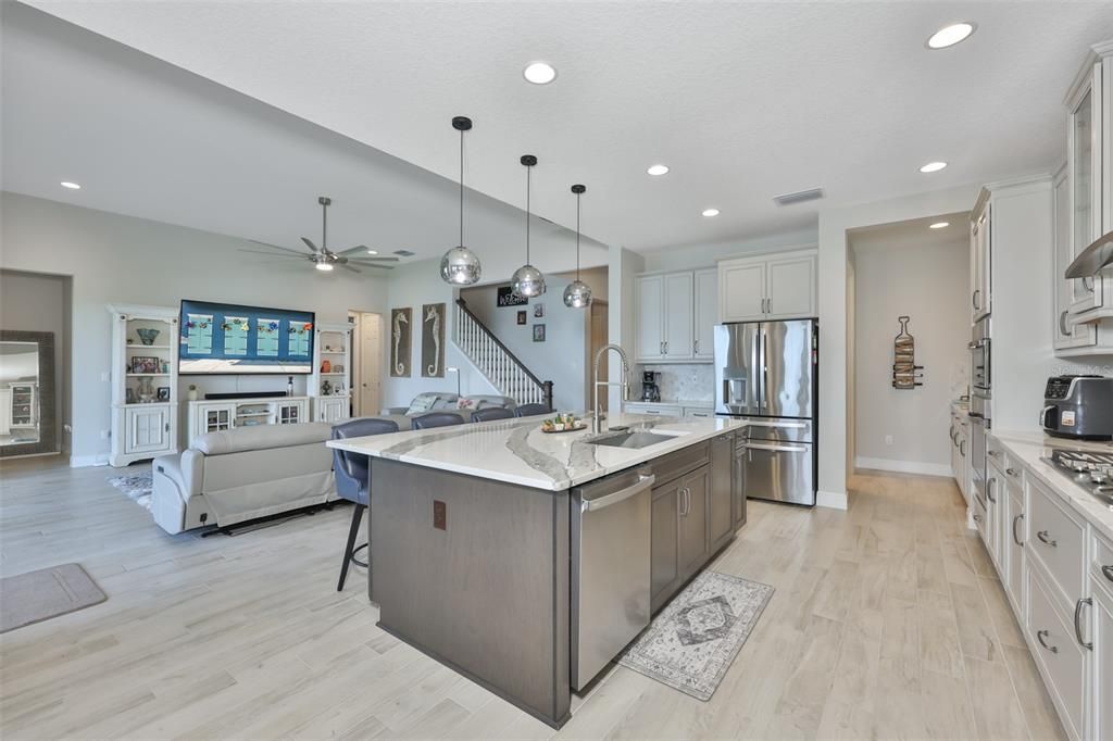 For Sale: $875,000 (6 beds, 4 baths, 3609 Square Feet)