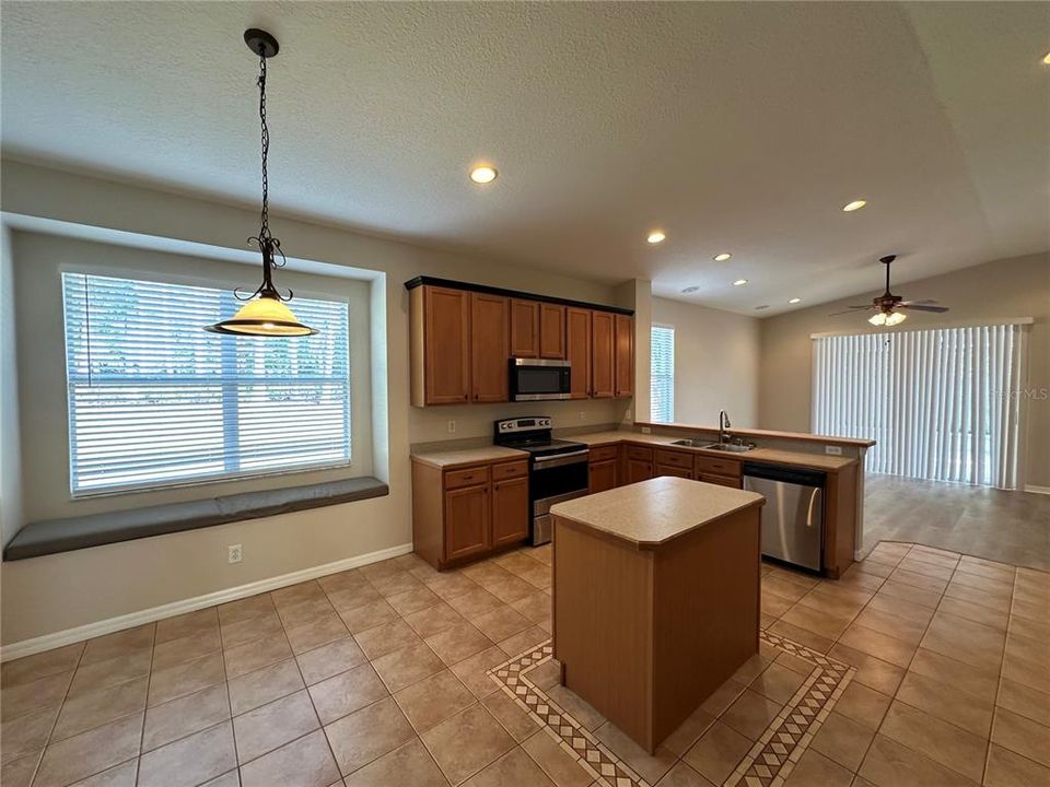 For Rent: $2,400 (3 beds, 2 baths, 2020 Square Feet)