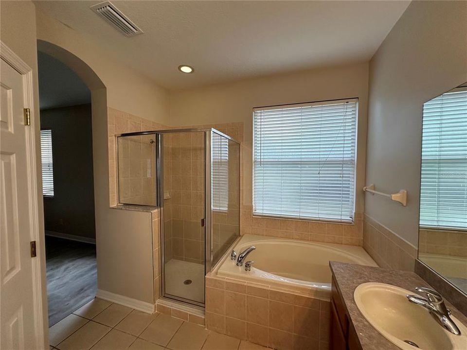 For Rent: $2,400 (3 beds, 2 baths, 2020 Square Feet)