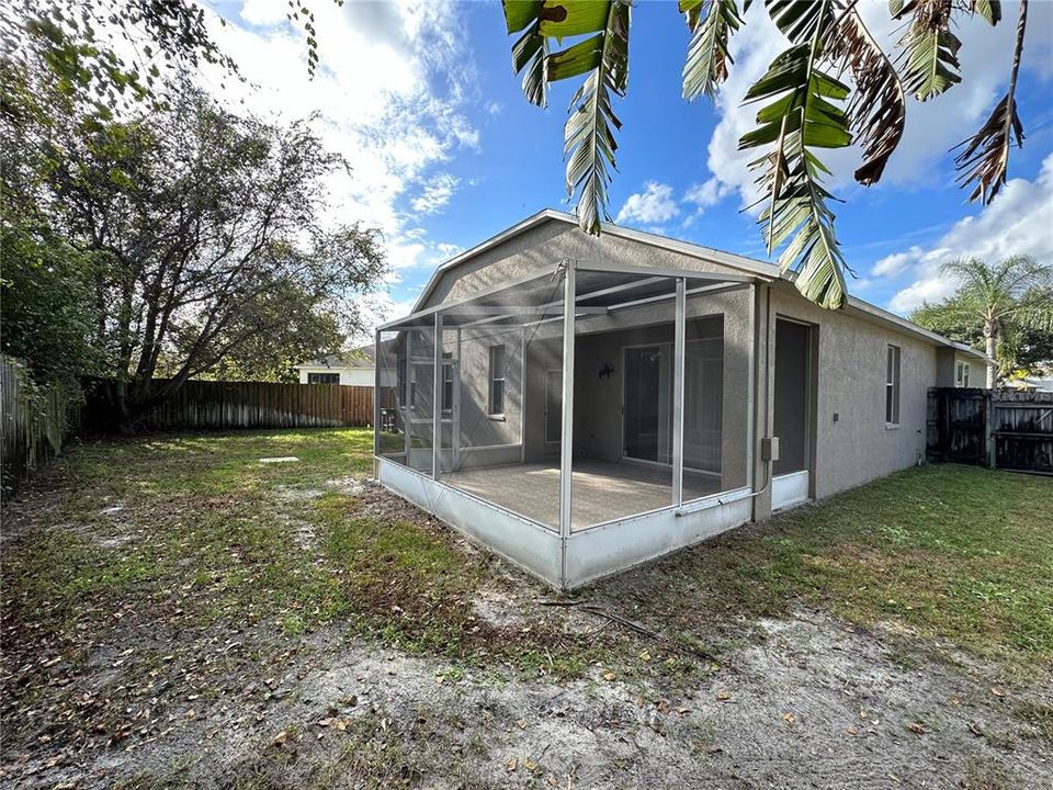 For Rent: $2,400 (3 beds, 2 baths, 2020 Square Feet)