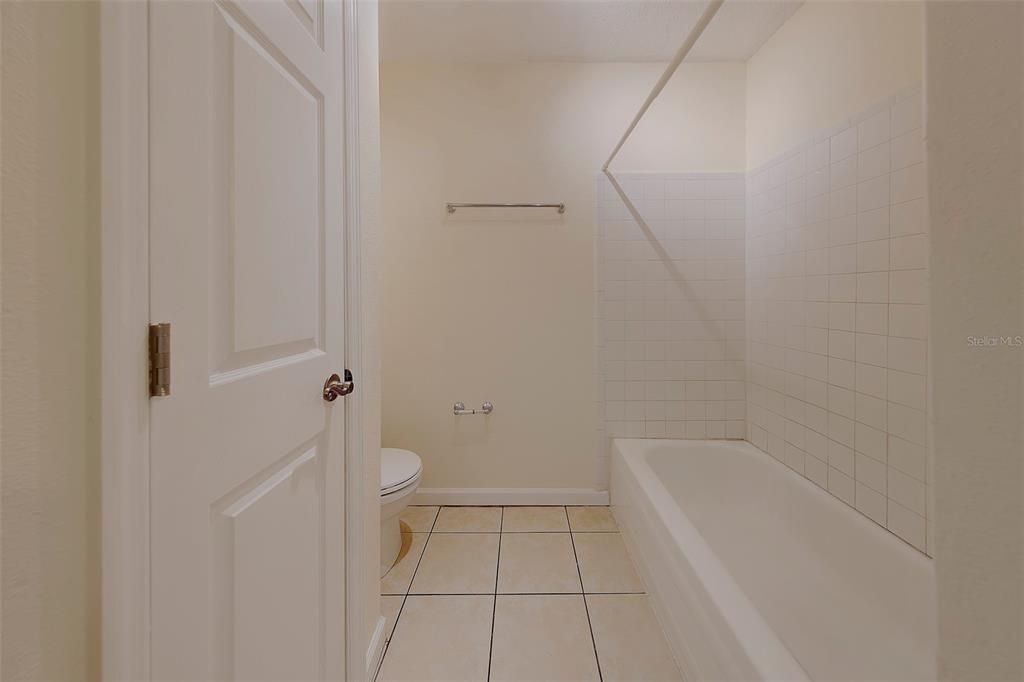 For Rent: $1,900 (1 beds, 1 baths, 823 Square Feet)