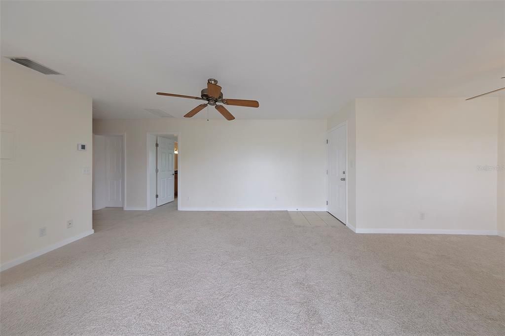 For Rent: $1,900 (1 beds, 1 baths, 823 Square Feet)