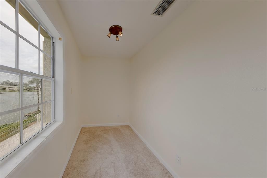 For Rent: $1,900 (1 beds, 1 baths, 823 Square Feet)