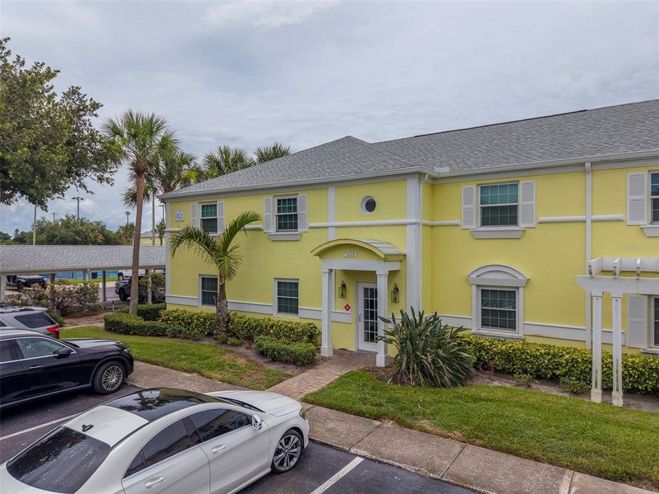 For Rent: $1,900 (1 beds, 1 baths, 823 Square Feet)