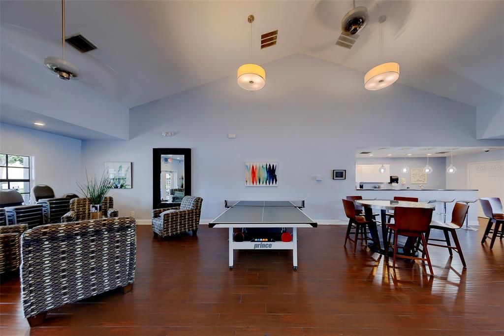For Rent: $1,900 (1 beds, 1 baths, 823 Square Feet)