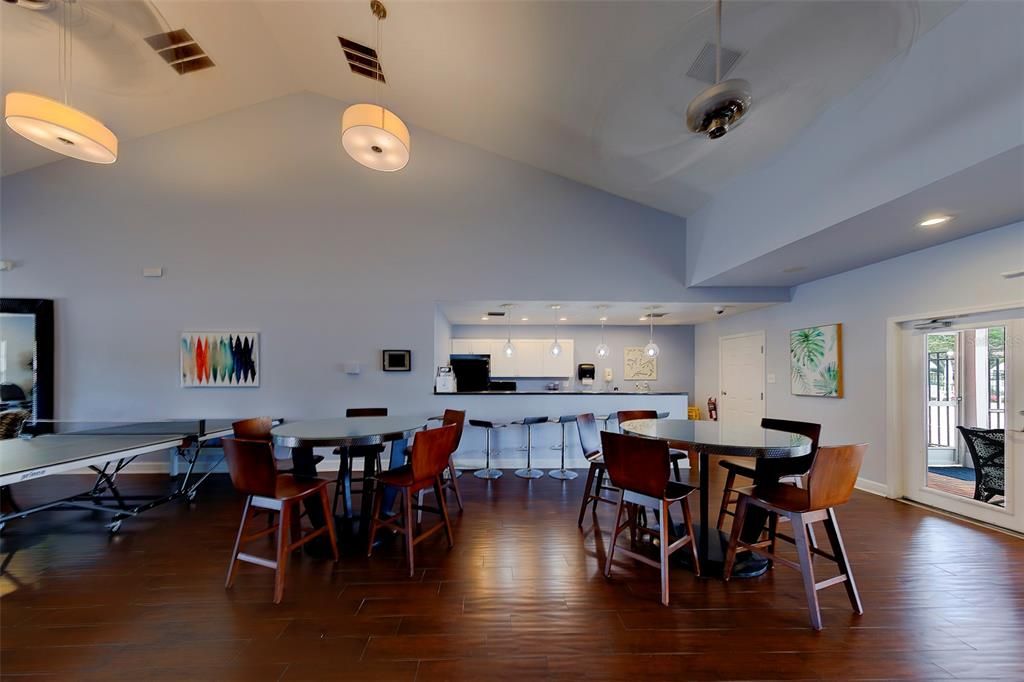 For Rent: $1,900 (1 beds, 1 baths, 823 Square Feet)