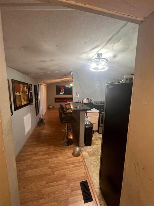 For Sale: $100,000 (3 beds, 2 baths, 904 Square Feet)