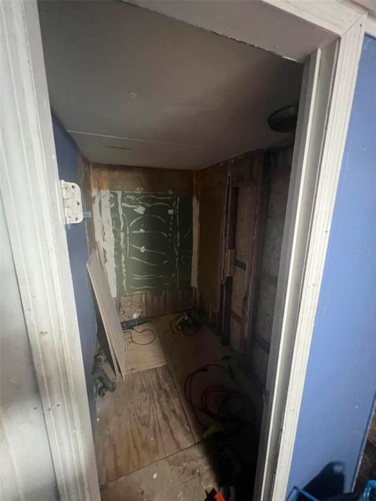 For Sale: $100,000 (3 beds, 2 baths, 904 Square Feet)