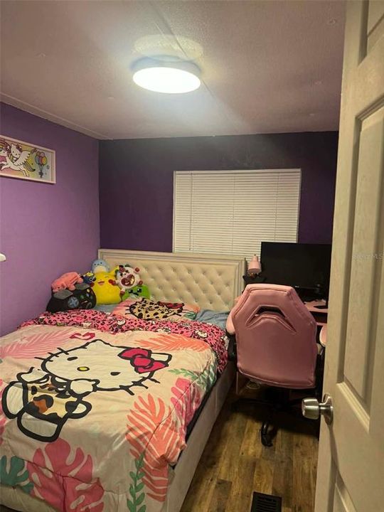 For Sale: $100,000 (3 beds, 2 baths, 904 Square Feet)