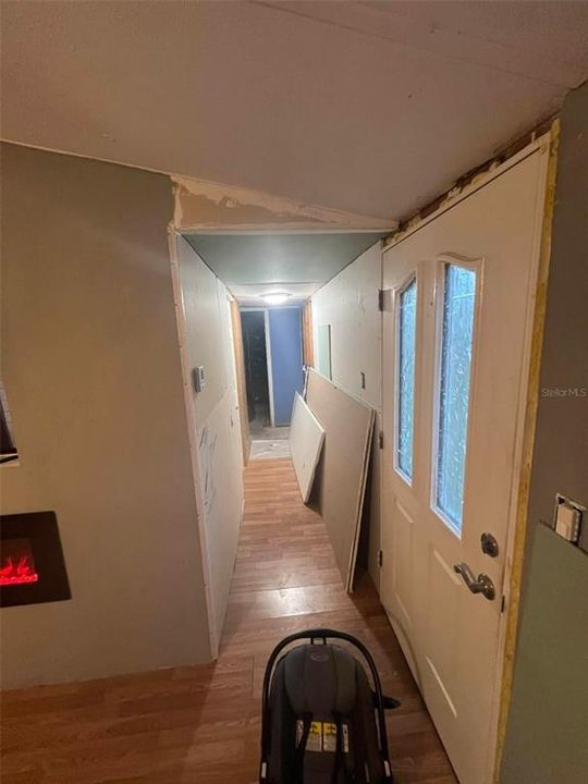 For Sale: $100,000 (3 beds, 2 baths, 904 Square Feet)
