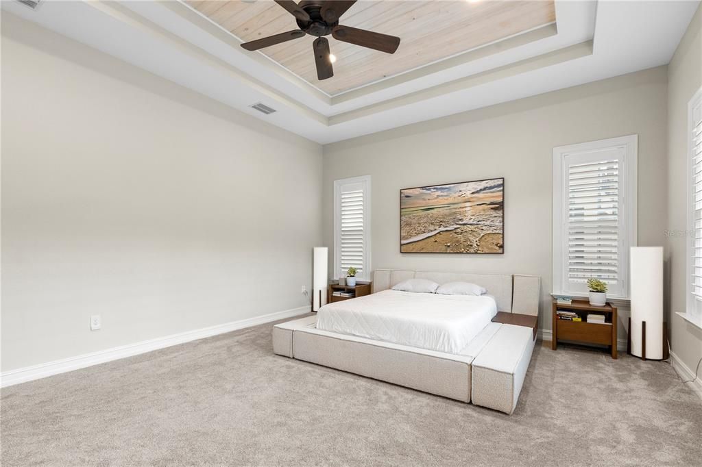 Под контрактом: $1,250,000 (4 спален, 3 ванн, 4153 Квадратных фут)