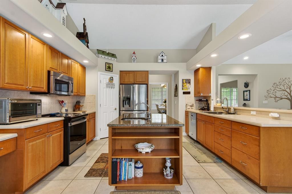 En Venta: $750,000 (4 camas, 3 baños, 3104 Pies cuadrados)