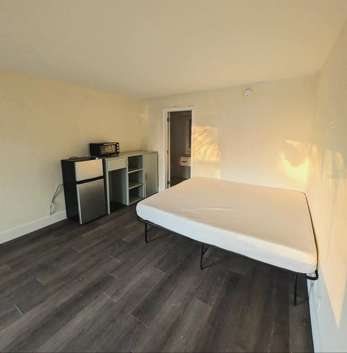 For Sale: $95,000 (1 beds, 1 baths, 348 Square Feet)