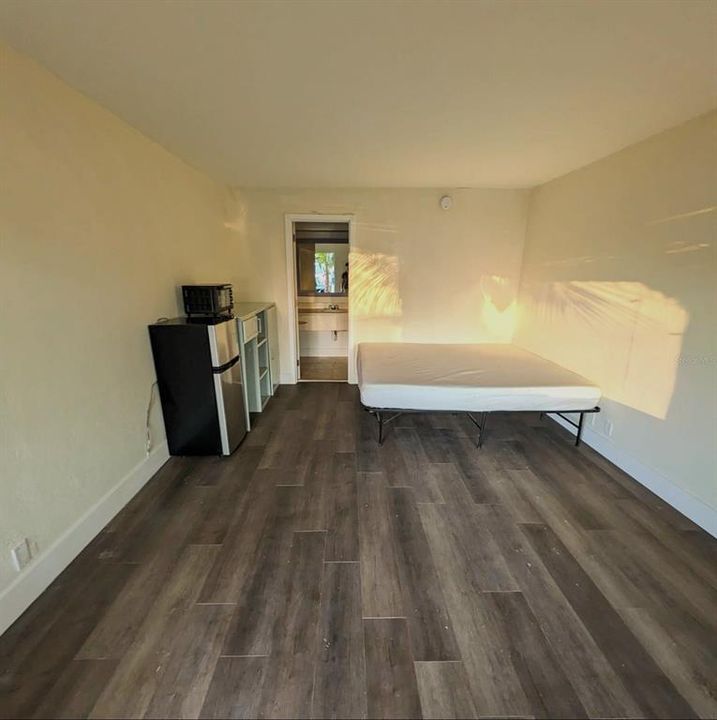 For Sale: $95,000 (1 beds, 1 baths, 348 Square Feet)