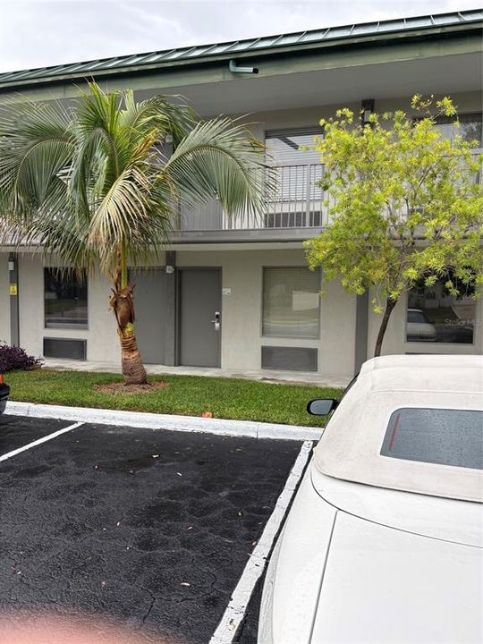 For Sale: $95,000 (1 beds, 1 baths, 348 Square Feet)