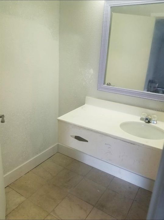 For Sale: $95,000 (1 beds, 1 baths, 348 Square Feet)