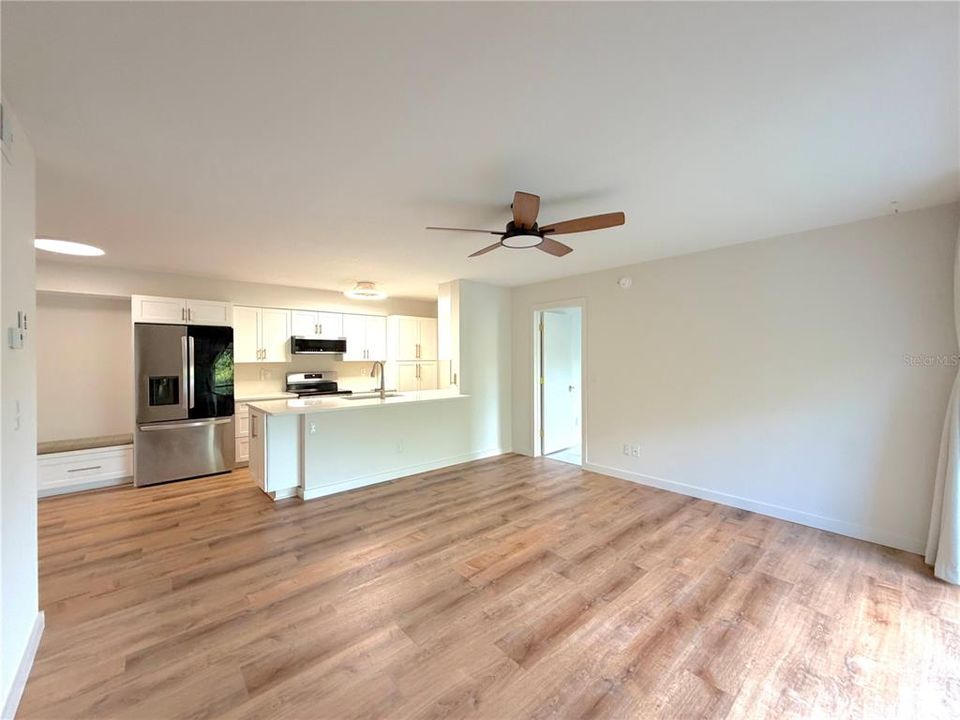 For Sale: $245,000 (2 beds, 2 baths, 955 Square Feet)