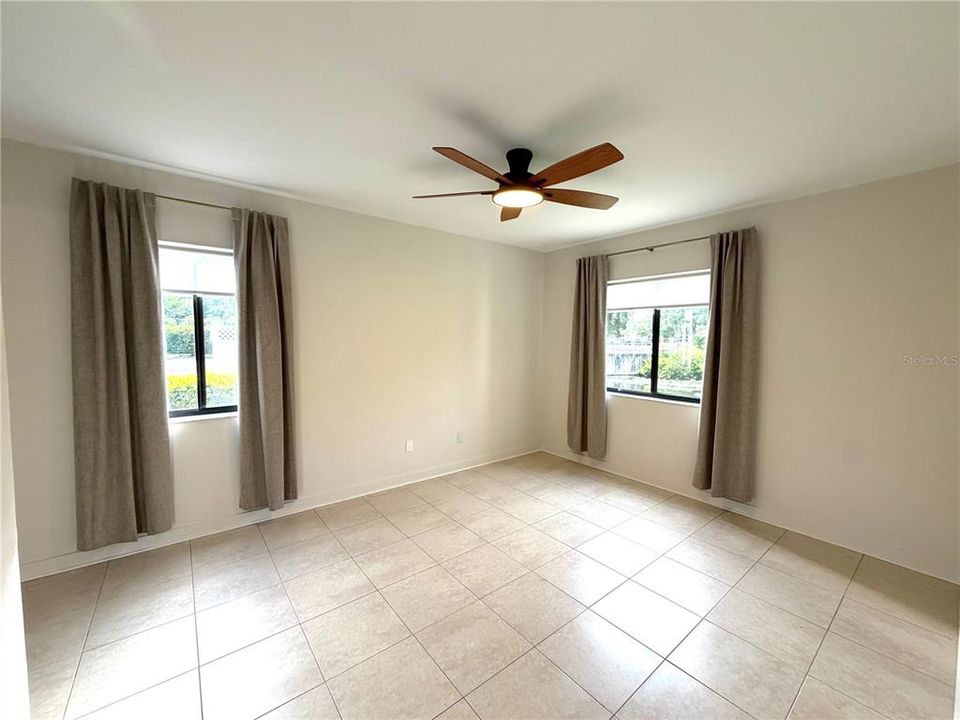 For Sale: $245,000 (2 beds, 2 baths, 955 Square Feet)