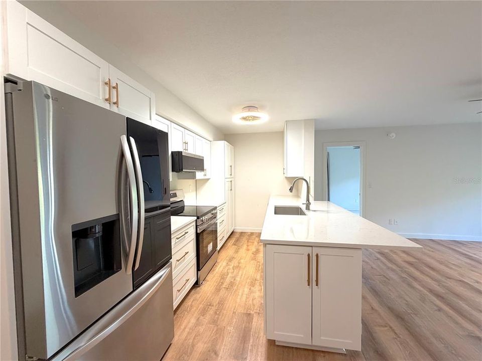 For Sale: $245,000 (2 beds, 2 baths, 955 Square Feet)