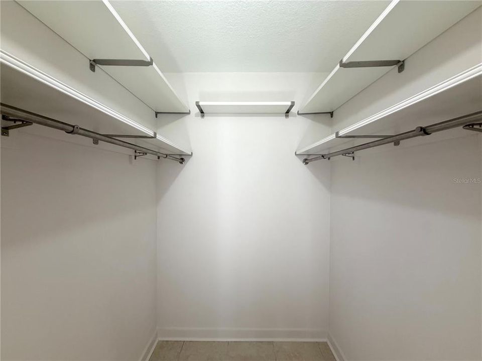 For Sale: $245,000 (2 beds, 2 baths, 955 Square Feet)