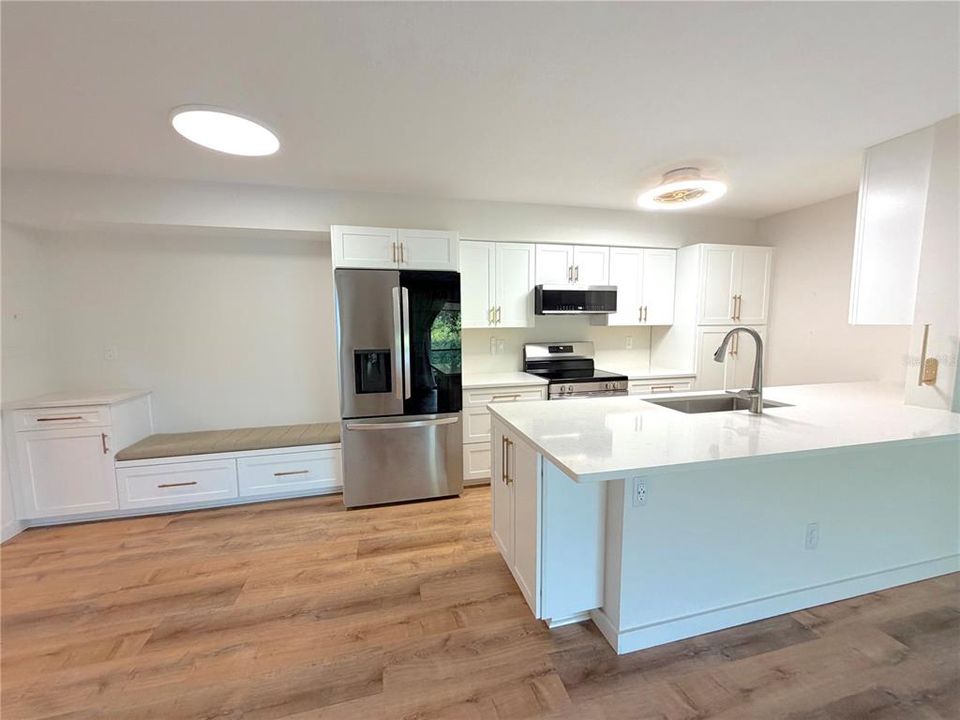 For Sale: $245,000 (2 beds, 2 baths, 955 Square Feet)