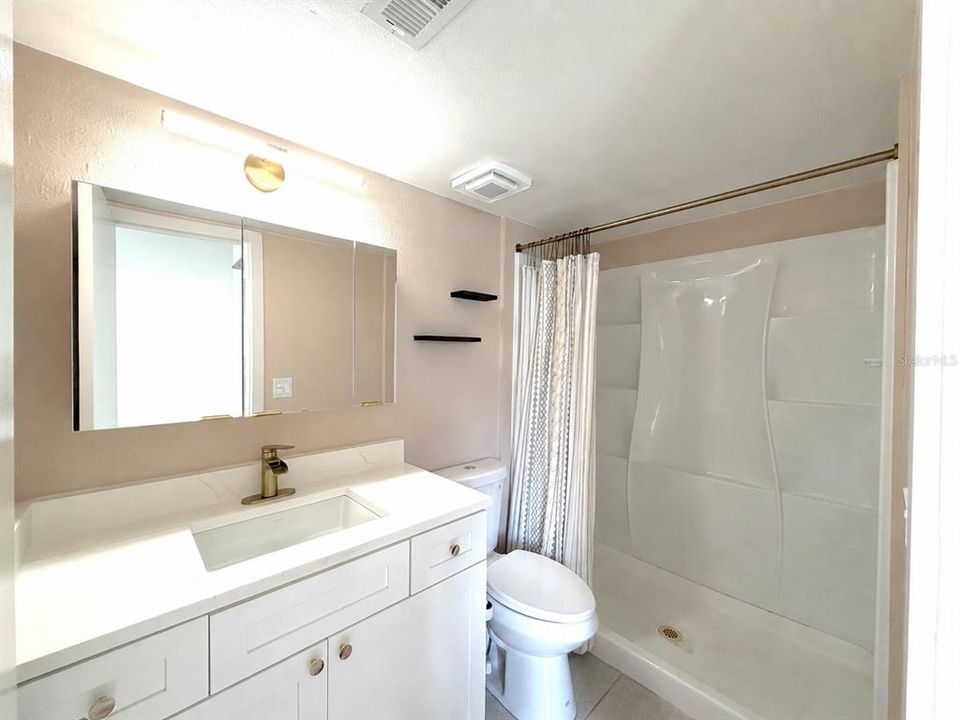 For Sale: $245,000 (2 beds, 2 baths, 955 Square Feet)