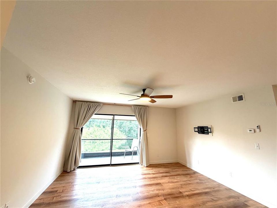 For Sale: $245,000 (2 beds, 2 baths, 955 Square Feet)