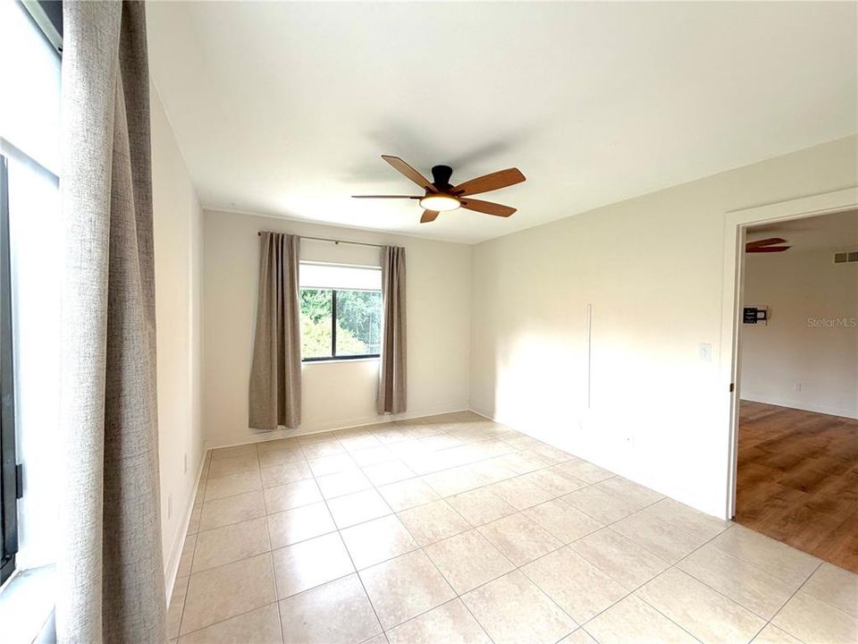 For Sale: $245,000 (2 beds, 2 baths, 955 Square Feet)