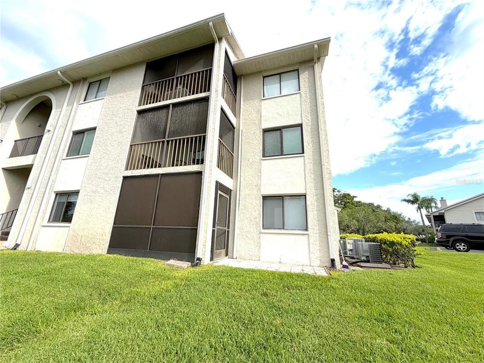 For Sale: $245,000 (2 beds, 2 baths, 955 Square Feet)