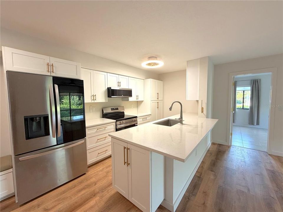 For Sale: $245,000 (2 beds, 2 baths, 955 Square Feet)