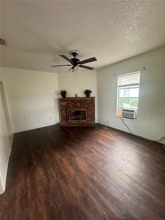 En Venta: $179,900 (2 camas, 2 baños, 920 Pies cuadrados)